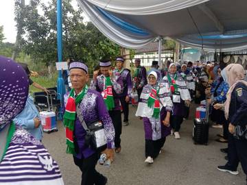 Kloter 15 Asal Lampung Utara Tiba di Asrama Haji, Total 393 Jamaah Siap Berangkat