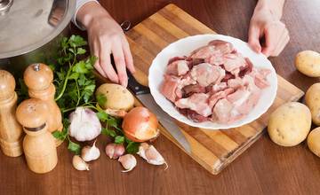 Tips Mudah Membersihkan Kaki Sapi Sebelum Dimasak
