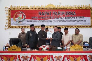 Pemkab Tubaba Serahkan Dokumen Perubahan APBD 2025