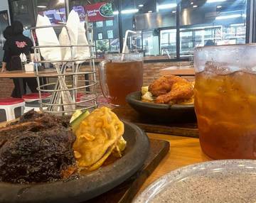 Kuliner Pedas Makan Siang di Lampung