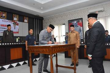 Bupati Tubaba Lantik 13 Pejabat Eselon II
