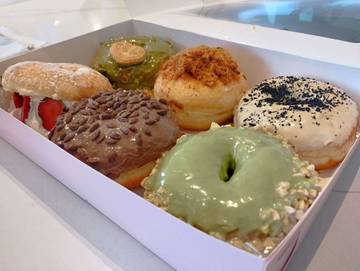 Donat Prasmanan Unik di Bandarlampung, Pilih Topping Sesukamu