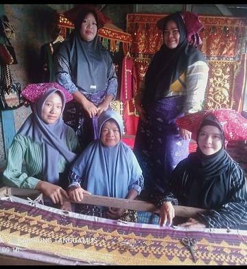 Bangkitkan Warisan Budaya Lewat Motif “Awan Berjumpa”