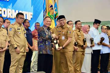 Pemkab Tulang Bawang Raih Penghargaan Keterbukaan Informasi Publik