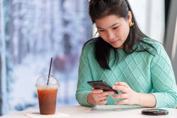 Cek Legalitas Pinjol Lewat WhatsApp Resmi OJK