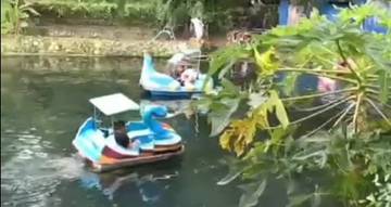Serunya Main Sepeda Air di Dam Gisting