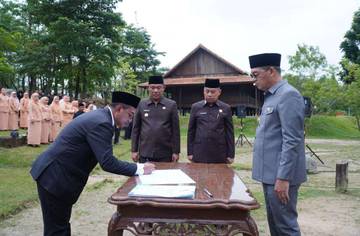 Bupati Tubaba Lantik Sekda dan Pejabat Eselon II