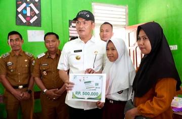 BAZNAS Tubaba Salurkan Beasiswa untuk 200 Siswa
