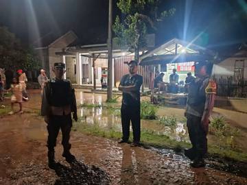 Polisi Patroli Antisipasi Banjir Simpang Pematang Mesuji