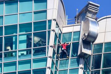 Alex Honnold Panjat Taipei 101 Tanpa Pengaman