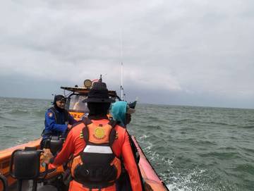 Nelayan Jatuh ke Laut, Tim SAR Lakukan Pencarian