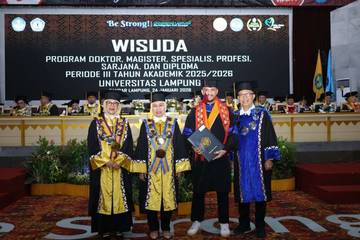Mahasiswa Palestina Yahia Taha Lulus Magister Teknik Unila