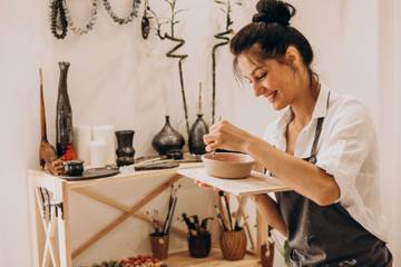 Hobi Crafting Kembali Populer, Perempuan Healing Lewat Karya