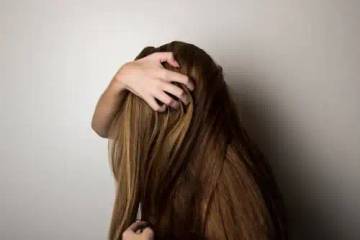 Rambut Rontok Berlebihan, Ketahui Batas Helai Sehat