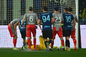 Inter Kalahkan Cremonese, Kiper Terkena Petasan