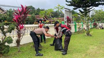Polres Pesawaran Ajak Warga Kurangi Sampah Plastik