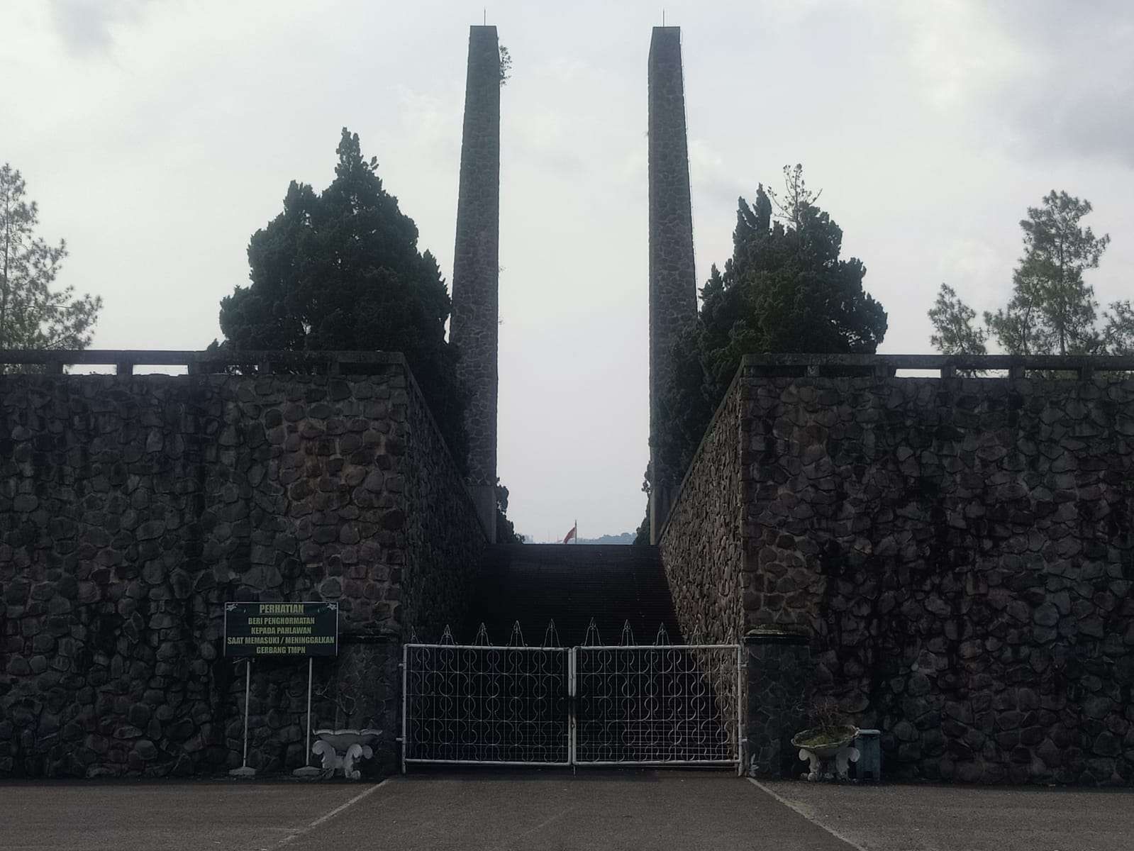 TMP Cikutra Tempat Istirahat Terakhir Tokoh RRI Bandung - RRI.co.id