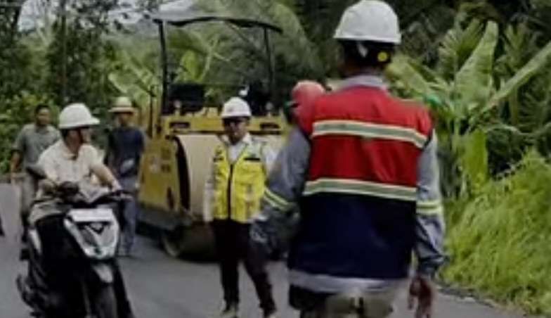 Pastikan Kualitas, Bupati  Monev Proyek Jalan Cibalong- Derah