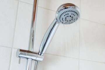 Mandi Malam Hari  Penyebab Rematik, Fakta Atau Mitos ?