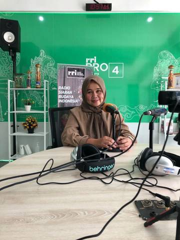 Desainer Bandung, Hanny Lovelly Tampilkan Kain Tradisional di NIFW