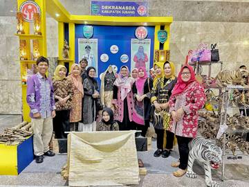Subang Pamerkan Batik Serat Daun Nanas di INACRAFT 2025 