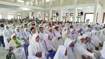 Sebanyak 1.157 Jemaah Haji KBB Berangkat Melalui Tiga Kloter