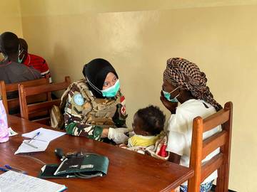 Satgas KIZI TNI Konga XX-U, Lakukan CIMIC Medical