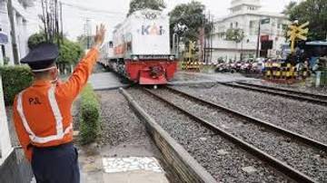 KAI Commuter Ajak Masyarakat Mengutamakan Keselamatan Berlalu Lintas