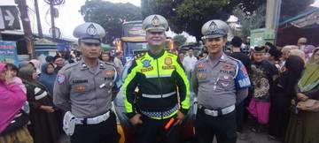Polisi Kawal Pelepasan Jemaah Calon Haji asal Garut 