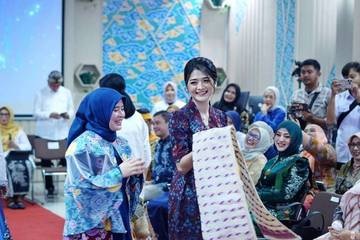 Songket Sieup Subang jadi Primadona di Musda Dekranasda 