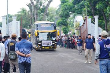 Kedatangan Jamaah Haji Kloter 22 Disambut Tangis Haru