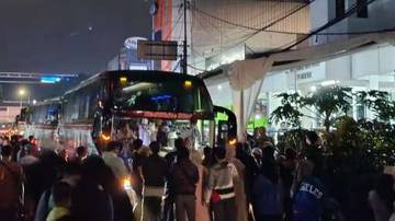 Ratusan Warga Sambut Kedatangan Jemaah Haji Kota Tasikmalaya