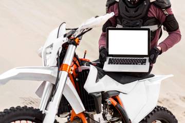 Stop Menyimpan Laptop di Area Motor, Baca Selengkapnya