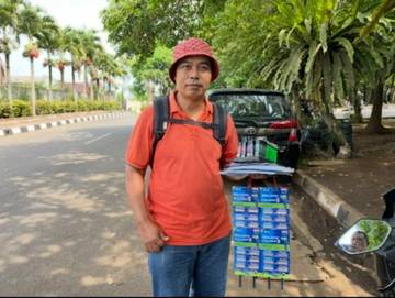 Dari Arena ke Jalanan, Perjuangan Wulung Sang Pedagang Keliling 