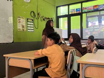 Papan Tulis dan  Janji yang Belum Tuntas