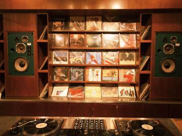 Tones06, Kafe Skena Bernuansa Musik di Bandung
