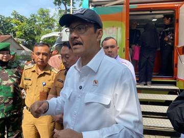 Salurkan Bansos di Bandung, Mensos Pastikan Tepat Sasaran