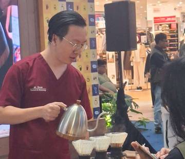 Ikuti Bandung Coffe Carnival, Dokter Zeus Berikan Terbaik