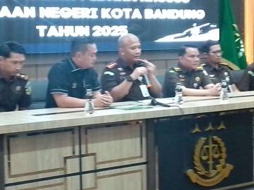 Wawalkot dan Anggota Dewan Bandung Tersangka Dugaan Korupsi