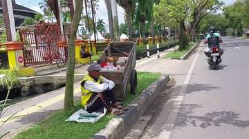Puluhan Manusia Gerobak dan Tunawisma di Bandung Ditertibkan