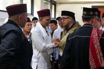 UAS Ajak Warga Bandung Makmurkan Masjid Raya Alun-alun