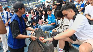 Duel Persib Versus Persija Kumpulkan 6,5 Ton Sampah