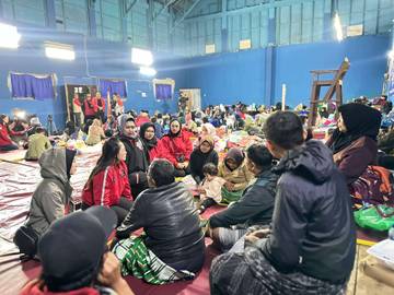 PDIP KBB Temui dan Berikan Bantuan Korban Longsor 