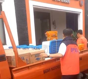 BPBD Cimahi Kirim Logistik untuk Korban Longsor Cisarua 