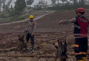 K9 Polda Jabar Percepat Pencarian Korban Longsor