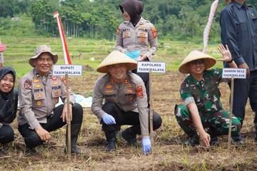 Dukung Swasembada Pangan, Polres Tasikmalaya Tanam Jagung Serentak 