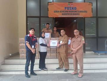 Alfamidi Salurkan Bantuan untuk Korban Banjir Kabupaten Bekasi