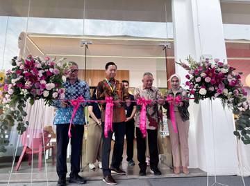 English 1 Bandung Summarecon Resmi Dibuka