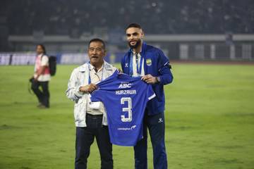 Kurzawa Terharu Sambutan Bobotoh, Istrinya Menangis di GBLA