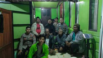 Polisi Evakuasi Warga Tersesat di Kawasan Hutan 